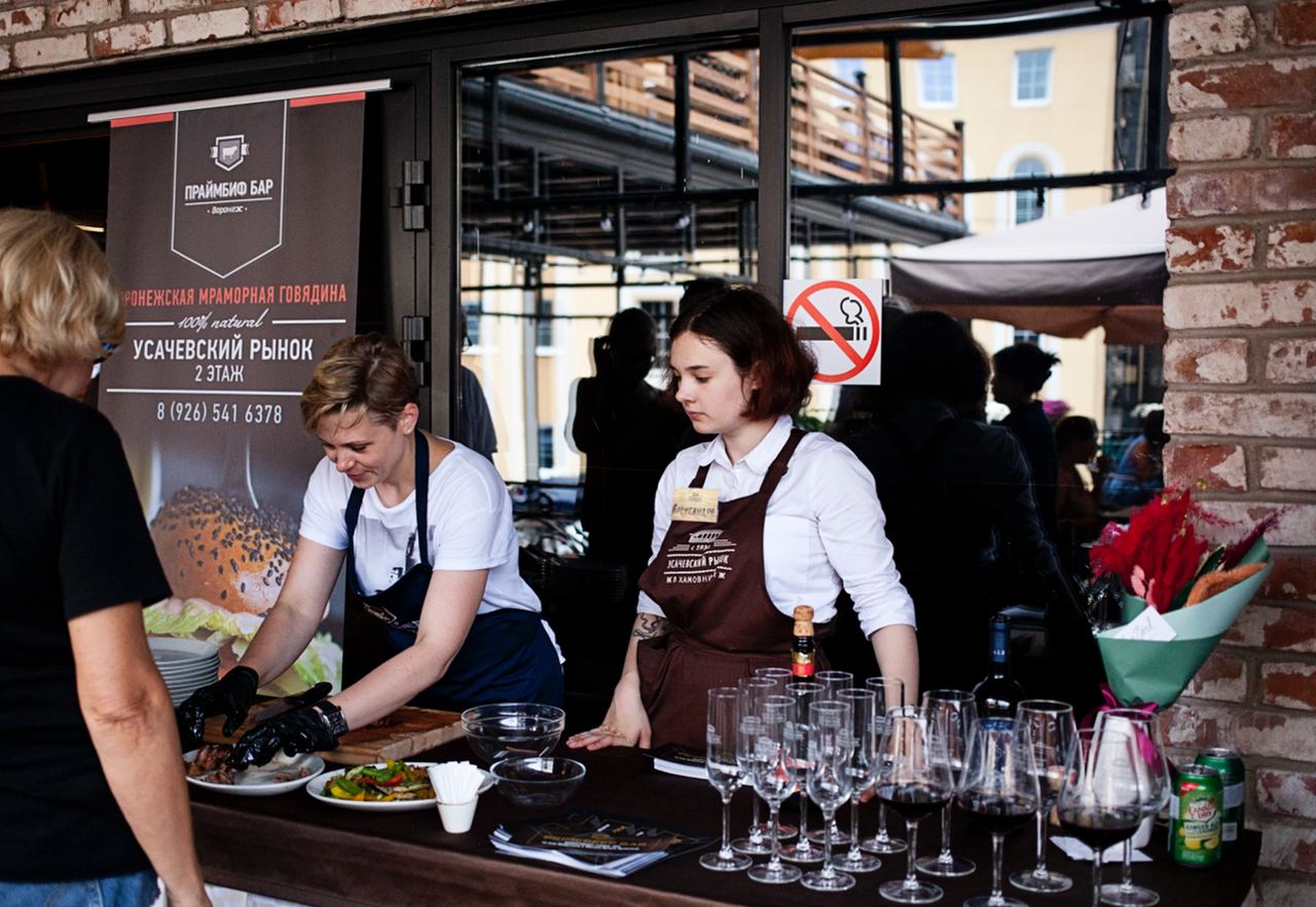 Ресторанный стол